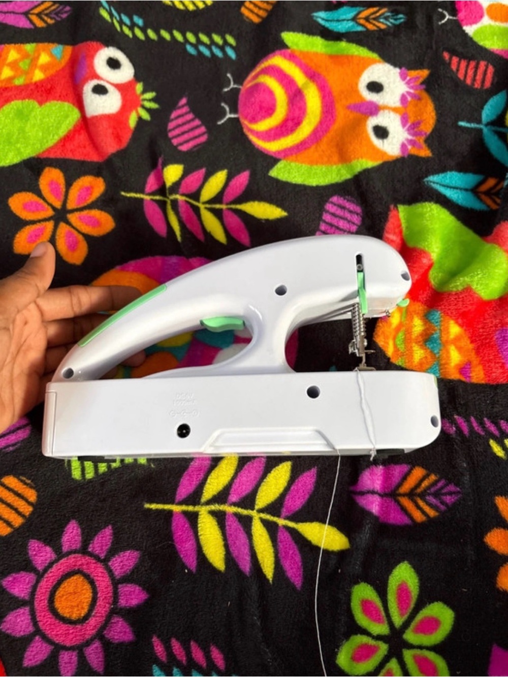 Singer Compact Handheld Sewing Machine - Picture 3 of 6